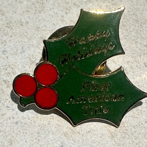 FIRST AMERICAN TITLE INSURANCE Six lapel/ hat pins. Perfect for collectors. - Picture 8 of 8